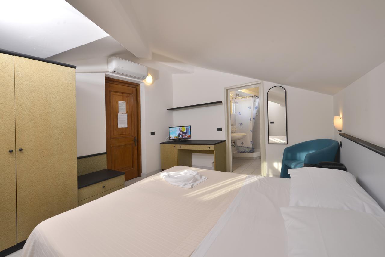 Hotel Garden Bocca Di Magra Bagian luar foto