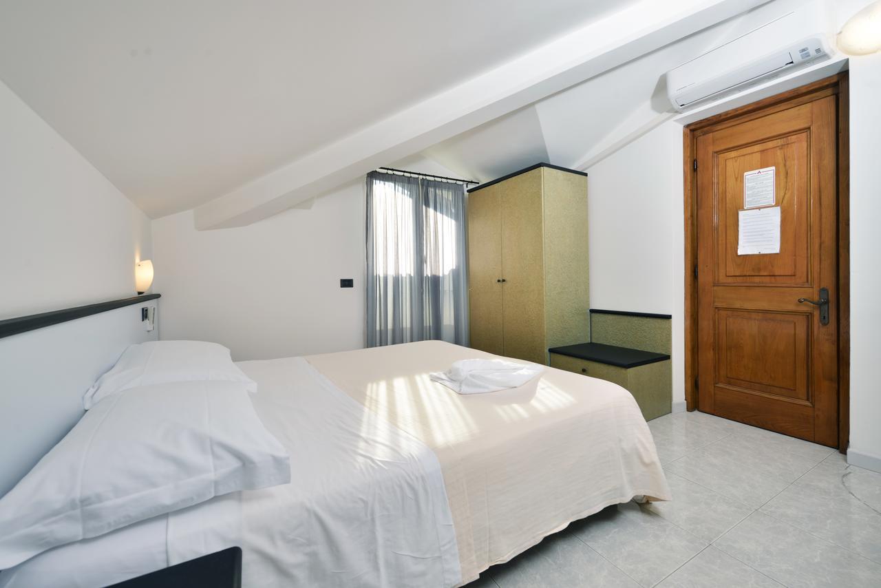 Hotel Garden Bocca Di Magra Bagian luar foto